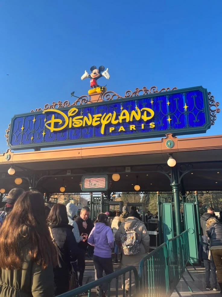 Destination view for Europe: Keukenhof & Disneyland